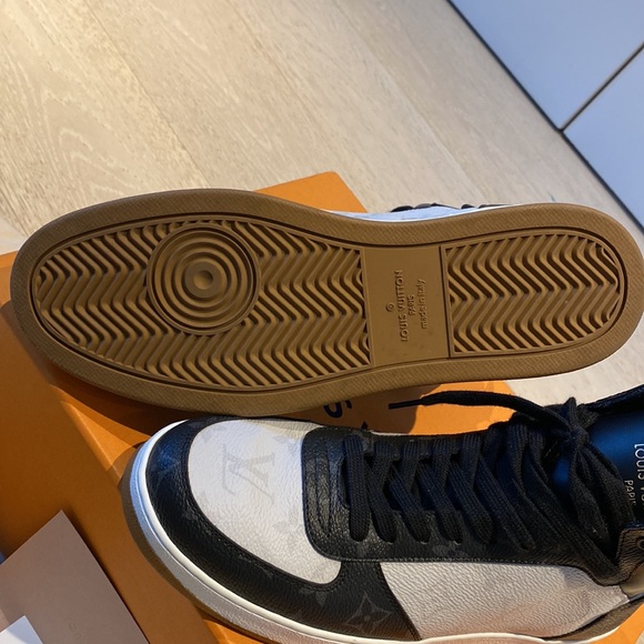 Louis Vuitton Rivoli High Top Sneaker - Picture 3 of 6